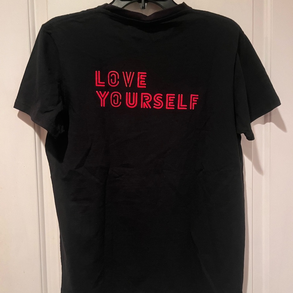 Official BTS World Tour Kpop Black music T-Shirt with Red 'Love Yourself' - S/M